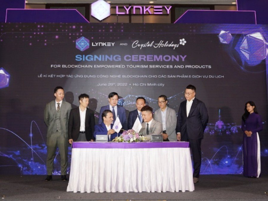 Lễ ký kết Hợp tác ứng dụng Công Nghệ Blockchain giữa Crystal Holidays và LynKey (29/06/2022)